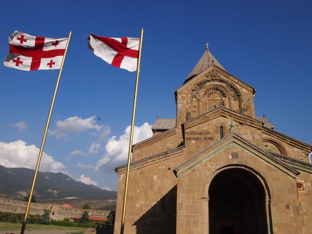ジョージア国旗と教会
